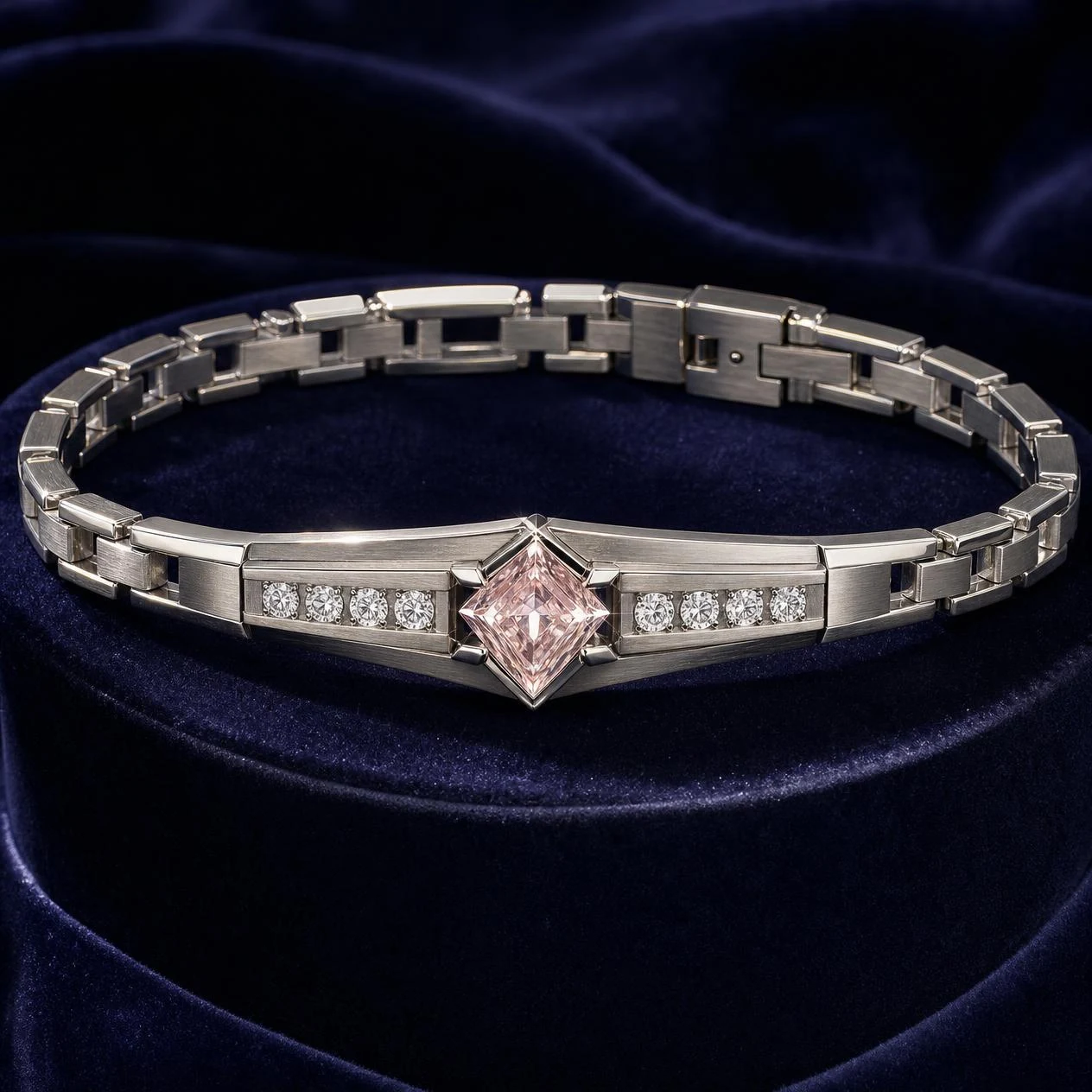 Legionario di Mezzanotte, 1.32 ct tw kite lab grown diamond men’s bracelet in 14K white gold (front view)