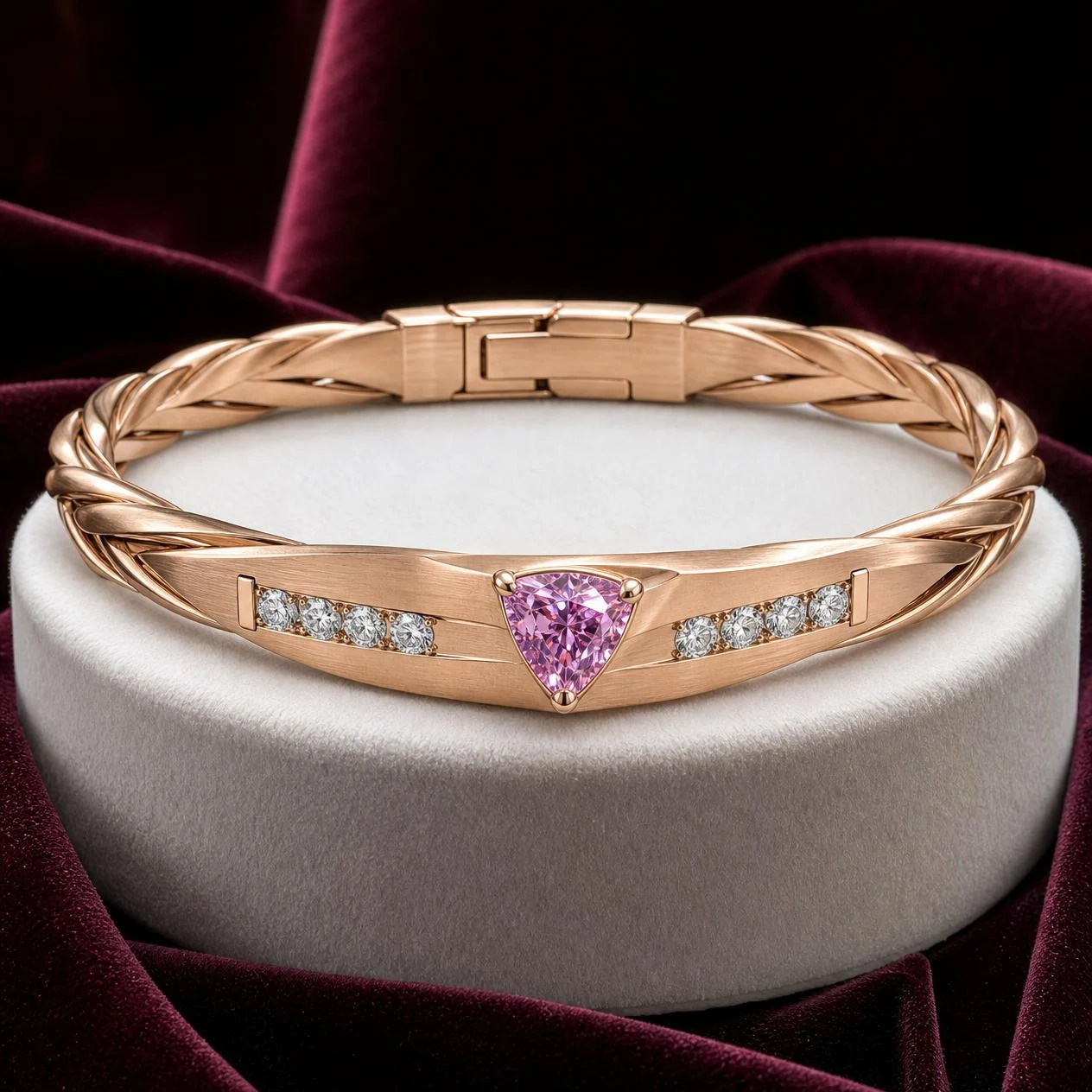 Platino d'Occidente, 1.06 ct tw trillion lab grown diamond men’s bracelet in rose gold (front view)