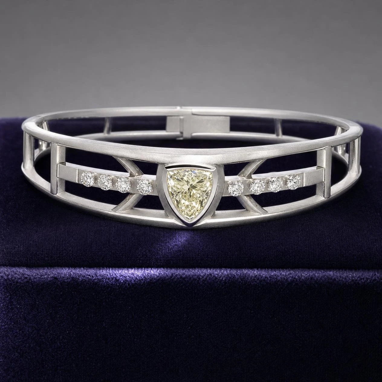 Isola d'Aube, 1.26 ct tw trillion lab grown diamond bracelet in 14K white gold (front view)