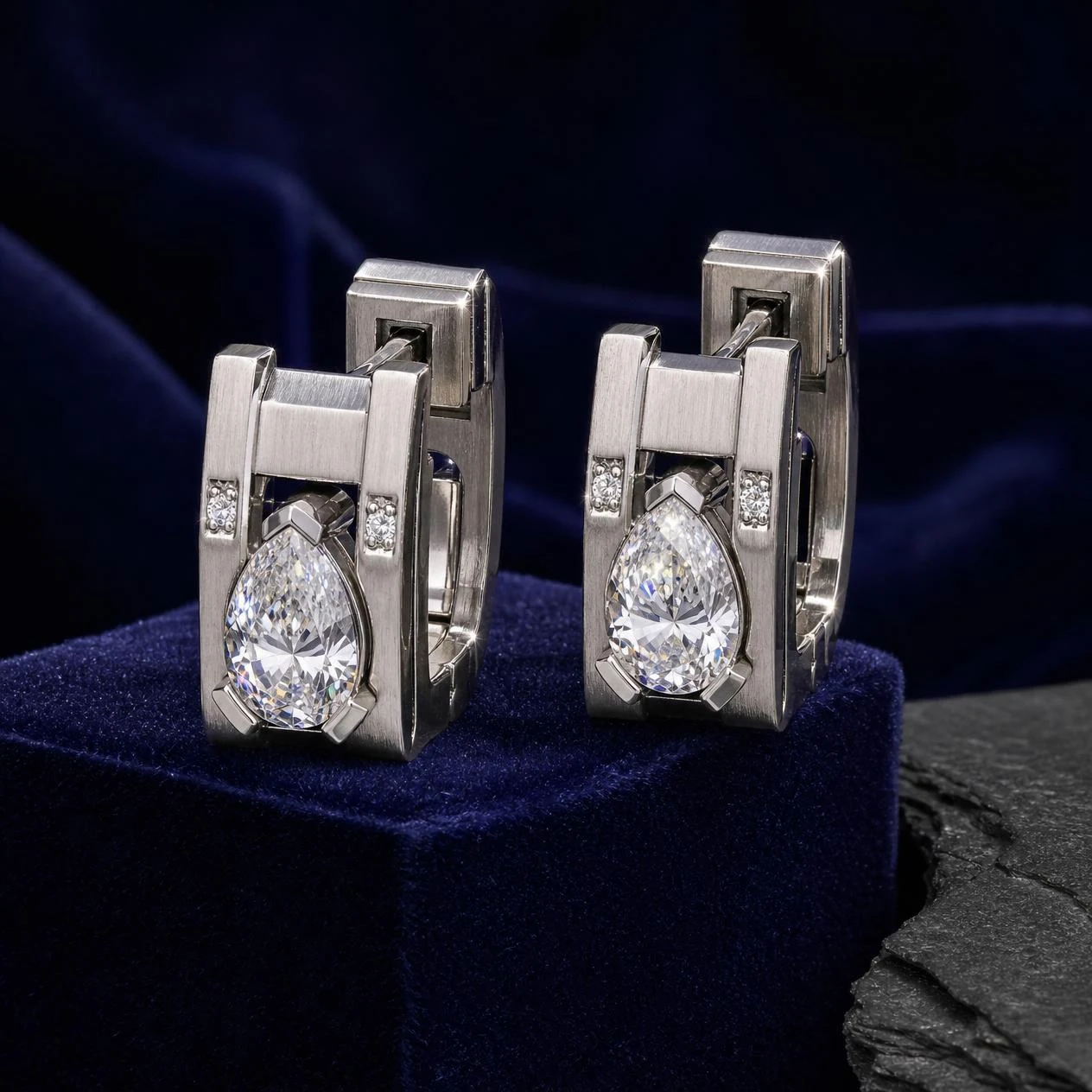 Falco d'Occidente, 2.16 ct tw pear lab grown diamond men’s earrings in 14K white gold (front view)