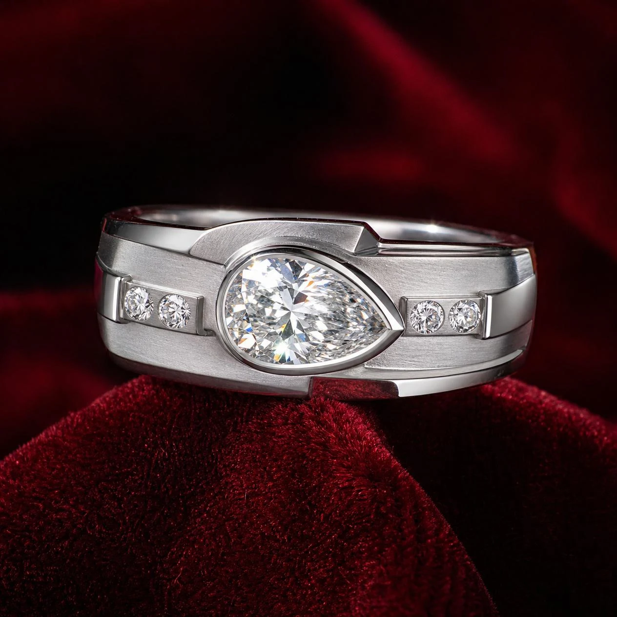 Marmo Solenne, 0.76 ct tw pear lab grown diamond men’s ring in 14K white gold (front view)
