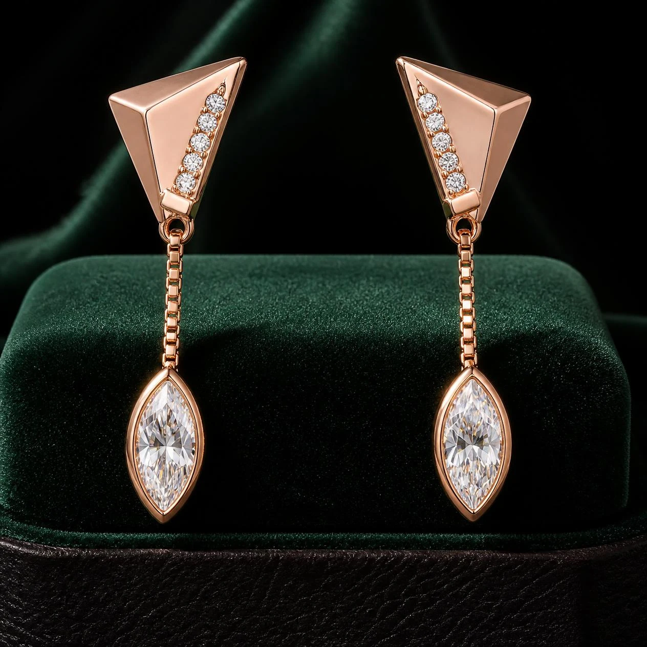 Barone d'Occidente, 1.56 ct tw marquise lab grown diamond men’s earrings in rose gold (front view)