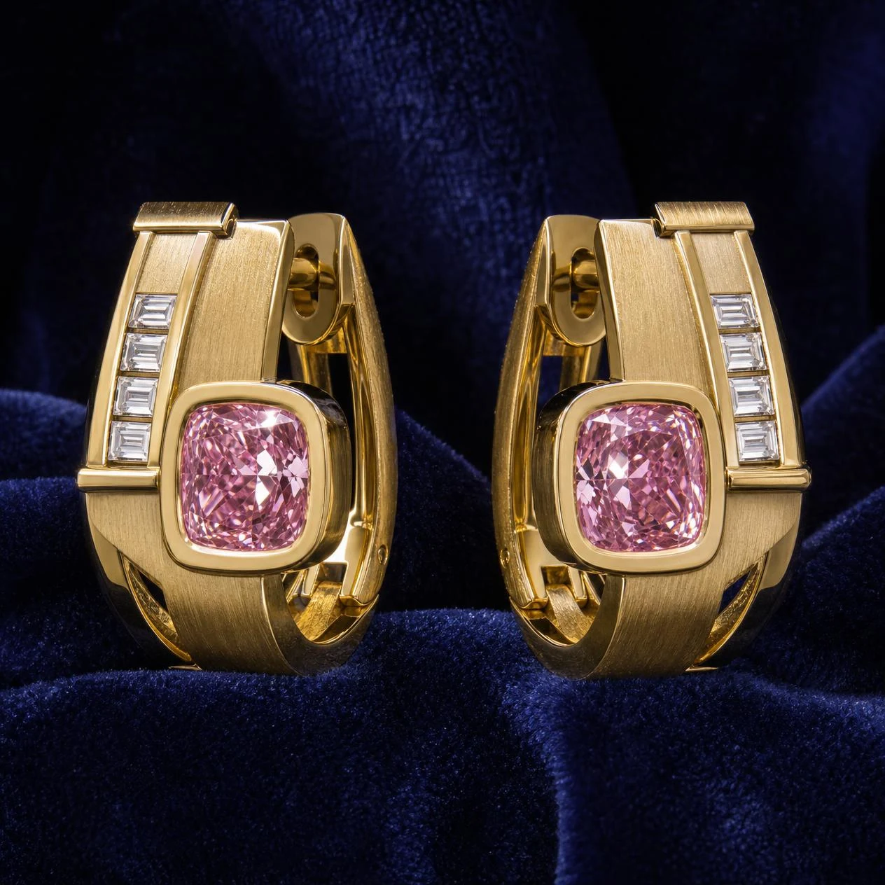 Nord Audace, 2.44 ct tw cushion lab grown diamond men’s earrings in 14K yellow gold (front view)