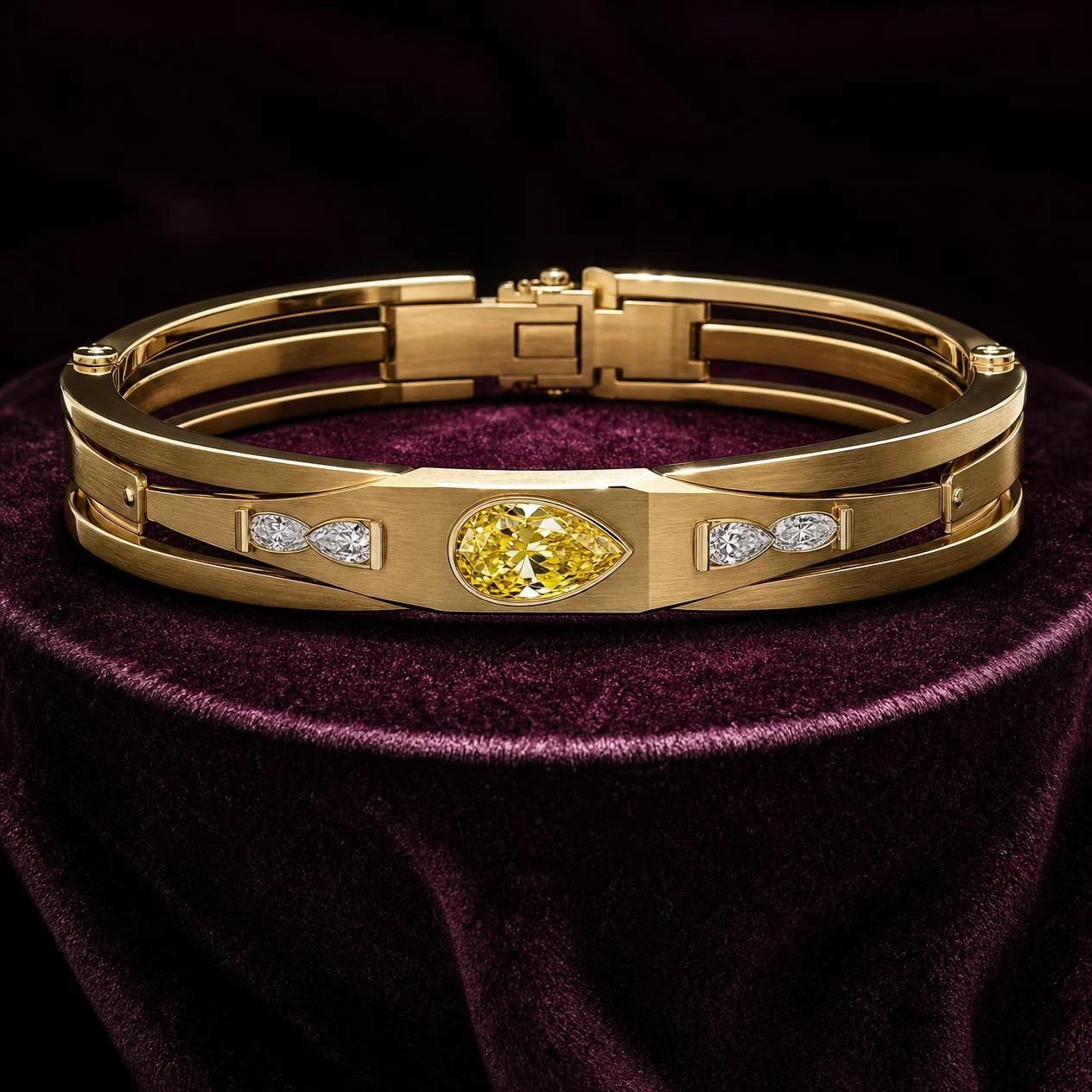 Rocca Maestoso, 1.35 ct tw pear lab grown diamond men’s bracelet in 14K yellow gold (front view)