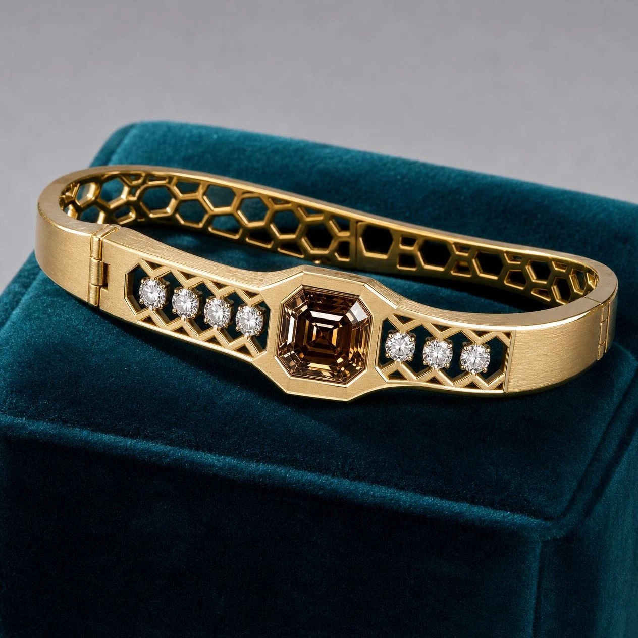 Iris Preziosa, 1.27 ct tw asscher lab grown diamond bracelet in 14K yellow gold (front view)