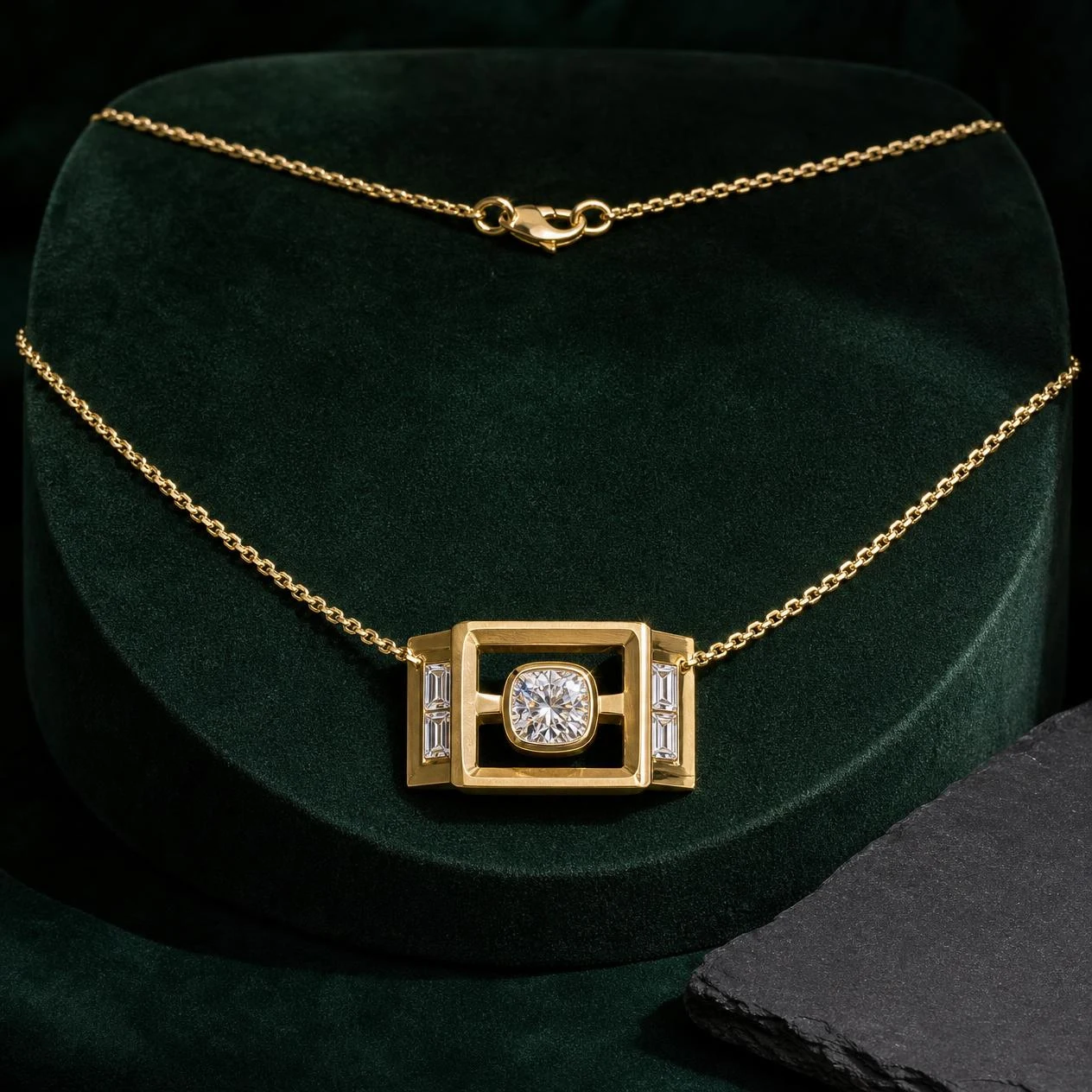 Legionario d'Acciaio, 1.05 ct tw cushion lab grown diamond men’s necklace in 14K yellow gold (front view)