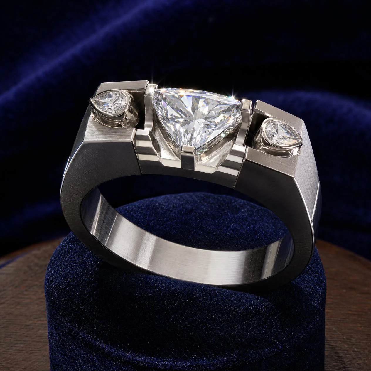 Ponente Fiero, 1.25 ct tw trillion lab grown diamond men’s ring in 14K white gold (front view)