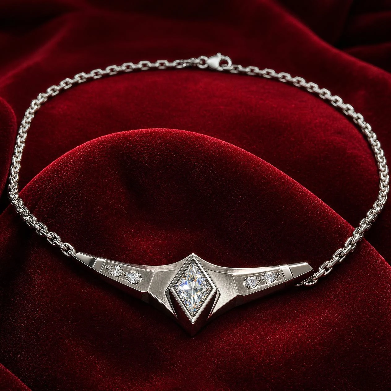 Centurione d'Oriente, 1.4 ct tw kite lab grown diamond men’s necklace in 14K white gold (front view)