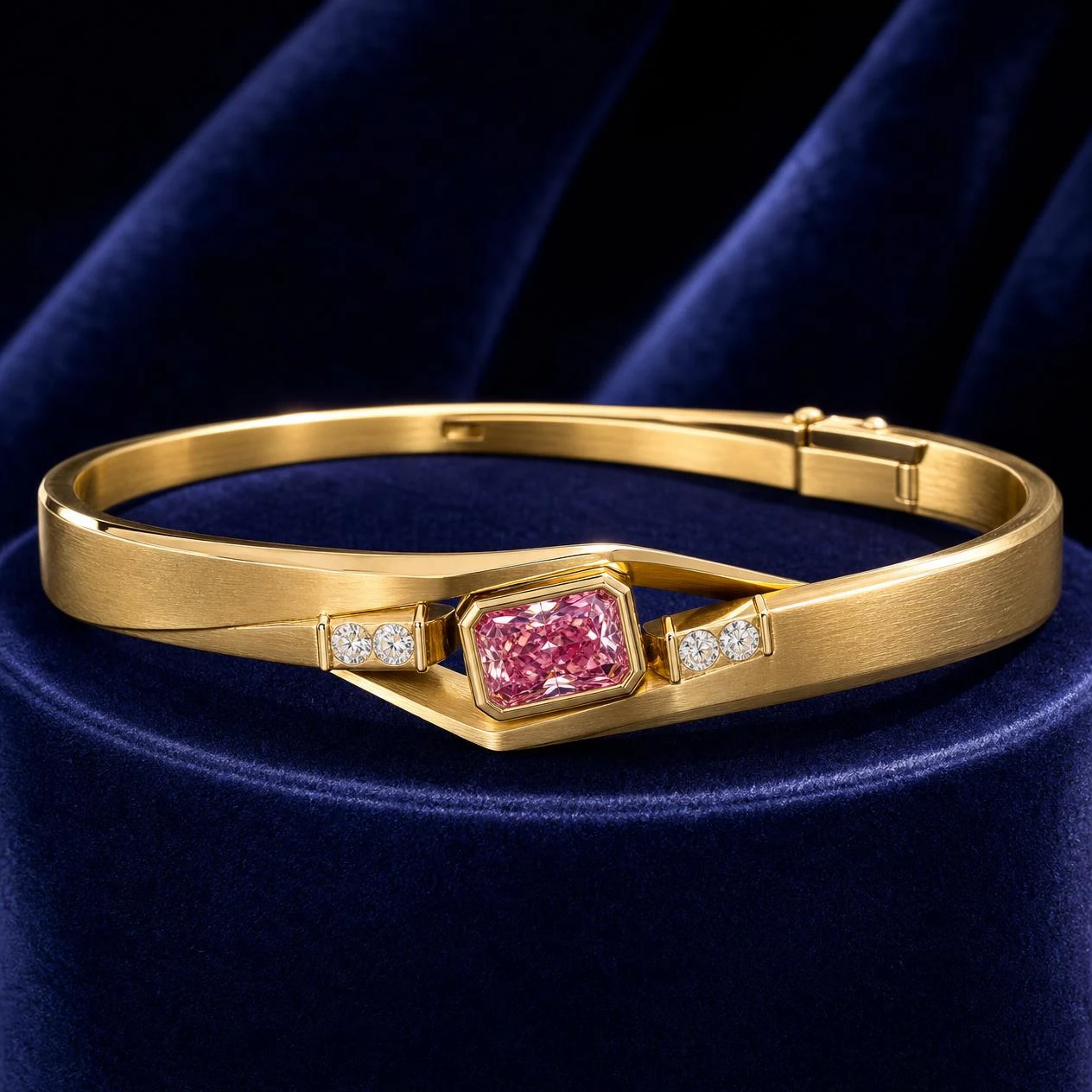 Melodia Suspendue, 0.67 ct tw radiant lab grown diamond bracelet in 14K yellow gold (front view)