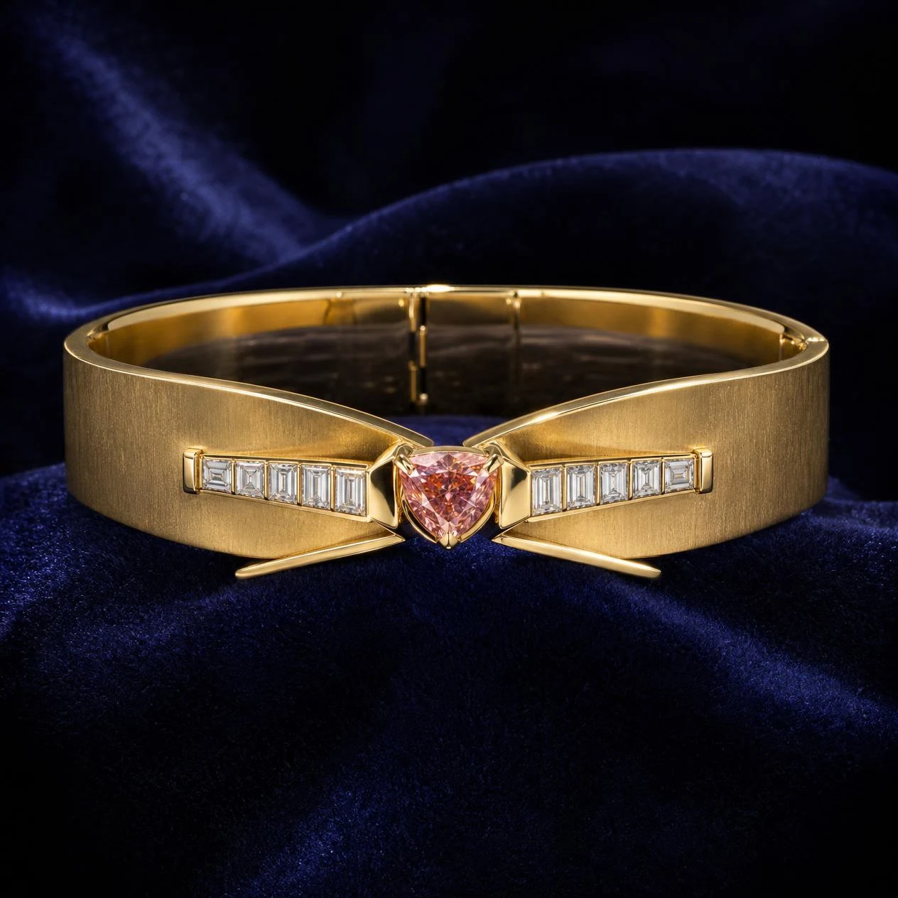 Melodia di Rugiada, 0.95 ct tw trillion lab grown diamond bracelet in 14K yellow gold (front view)