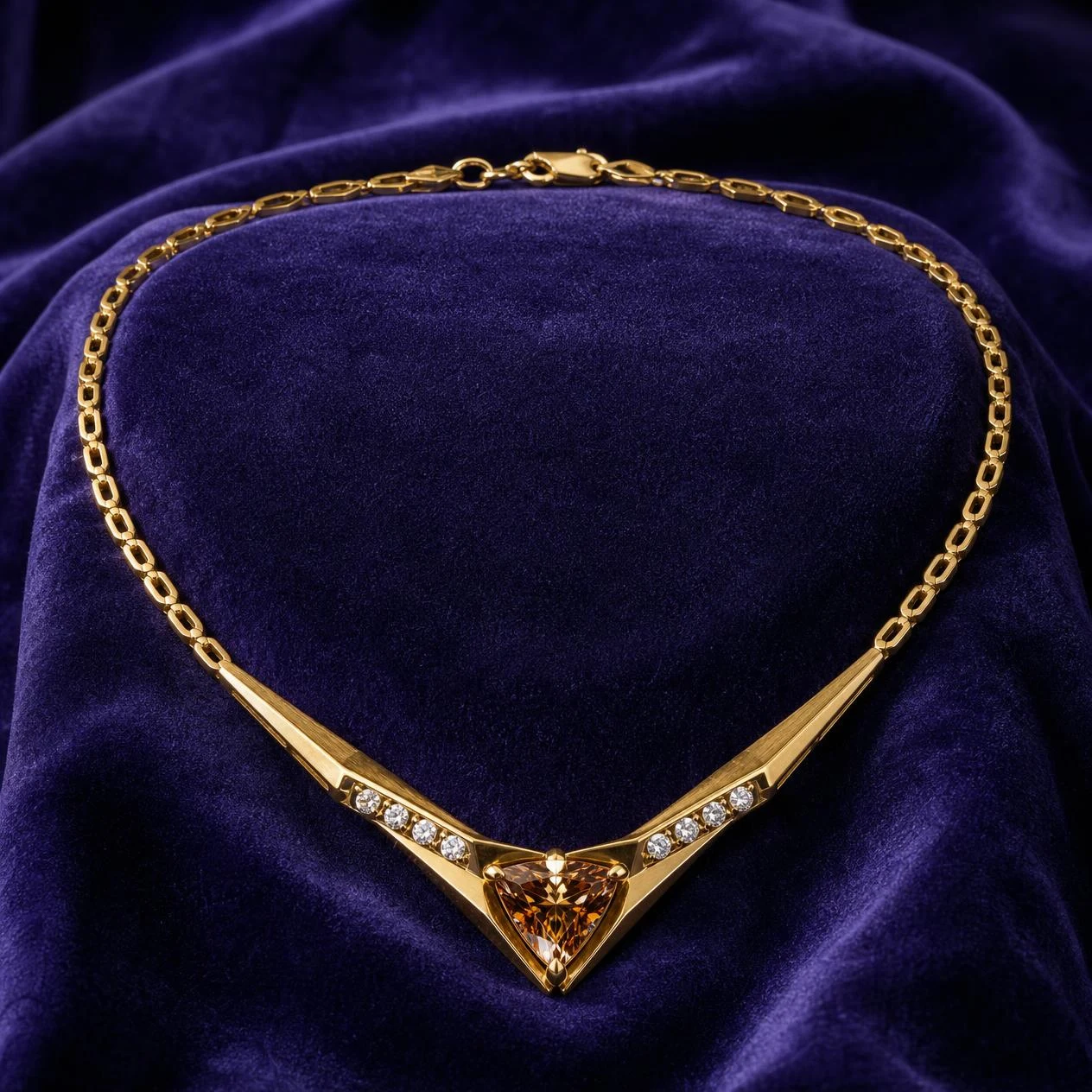 Cascata Lumineuse, 1.42 ct tw trillion lab grown diamond necklace in 14K yellow gold (front view)