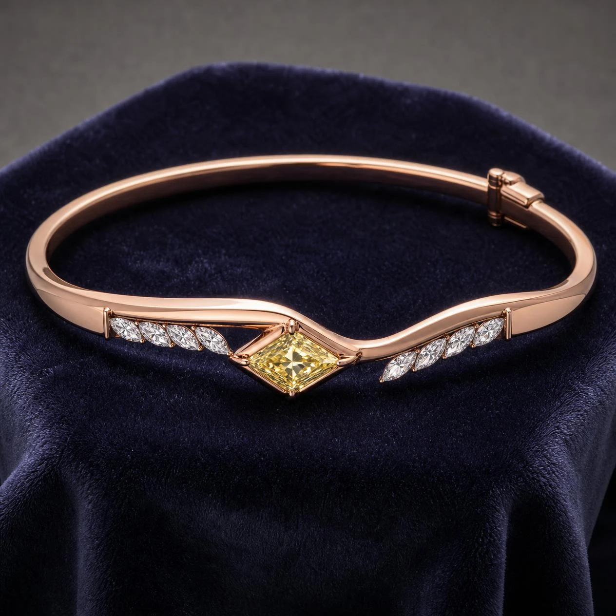 Flamme Candida, 1.22 ct tw kite lab grown diamond bracelet in rose gold (front view)