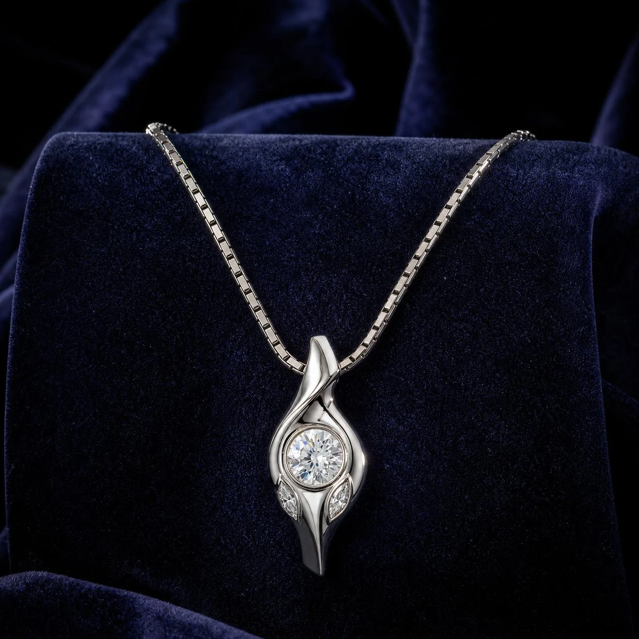 Tempesta Silenzioso, 1.25 ct tw round lab grown diamond men’s necklace in 14K white gold (front view)