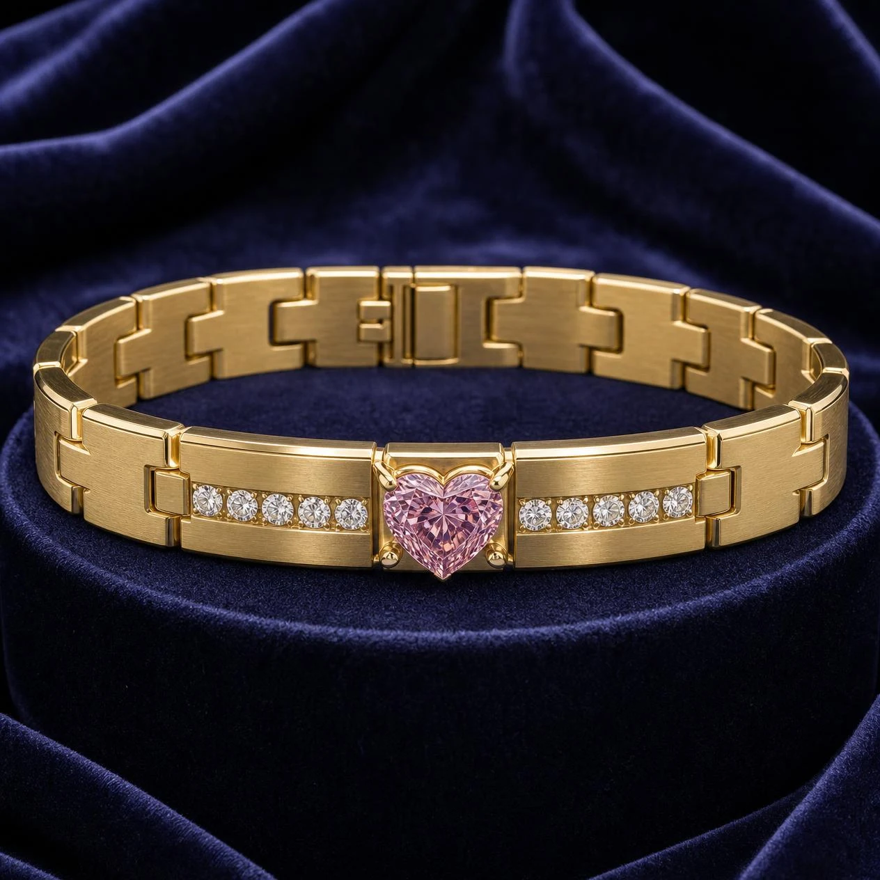 Marmo Oscuro, 1.48 ct tw heart lab grown diamond men’s bracelet in 14K yellow gold (front view)