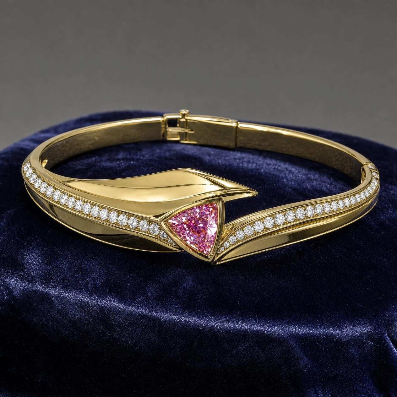 Flamme Profonda, 3.01 ct tw trillion lab grown diamond bracelet in 14K yellow gold (front view)
