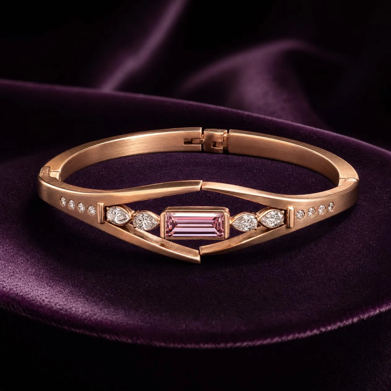 Rugiada Fiorita, 1.31 ct tw baguette lab grown diamond bracelet in rose gold (front view)