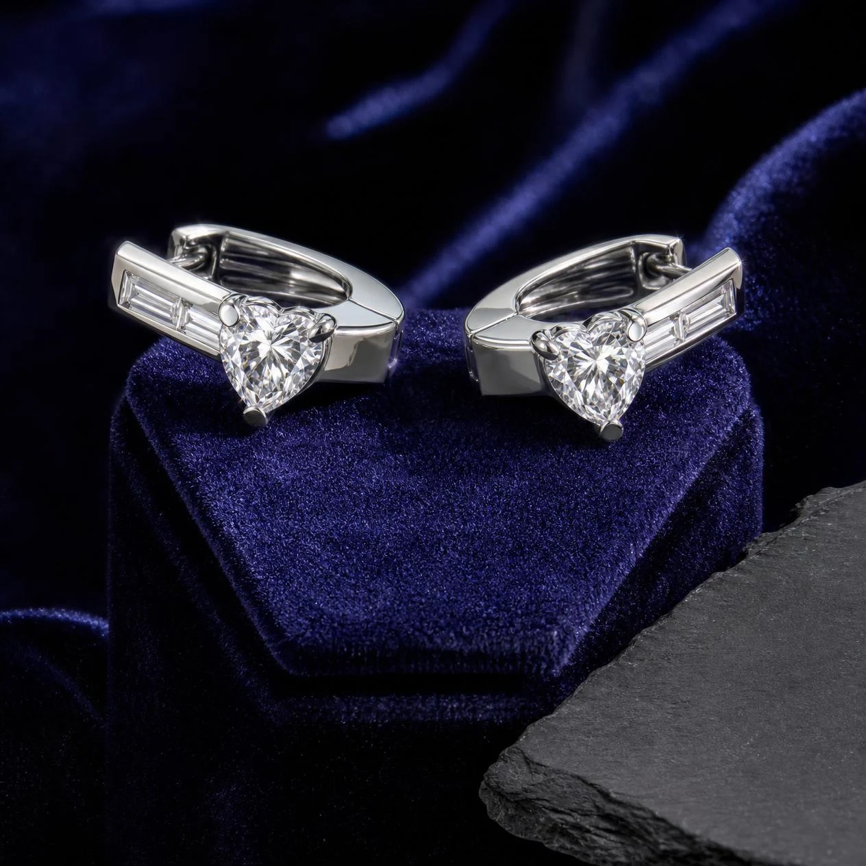 Molo Antico, 2 ct tw heart lab grown diamond men’s earrings in 14K white gold (front view)