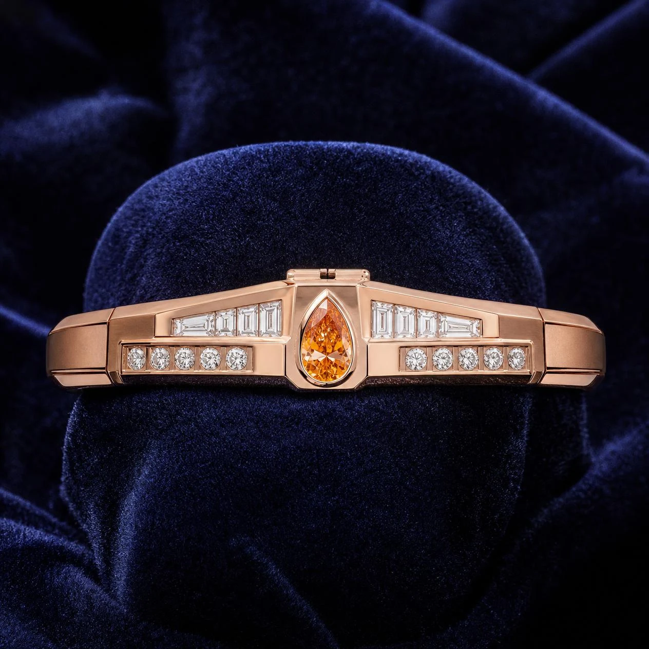 Scudo di Marmo, 1.64 ct tw pear lab grown diamond men’s bracelet in rose gold (front view)