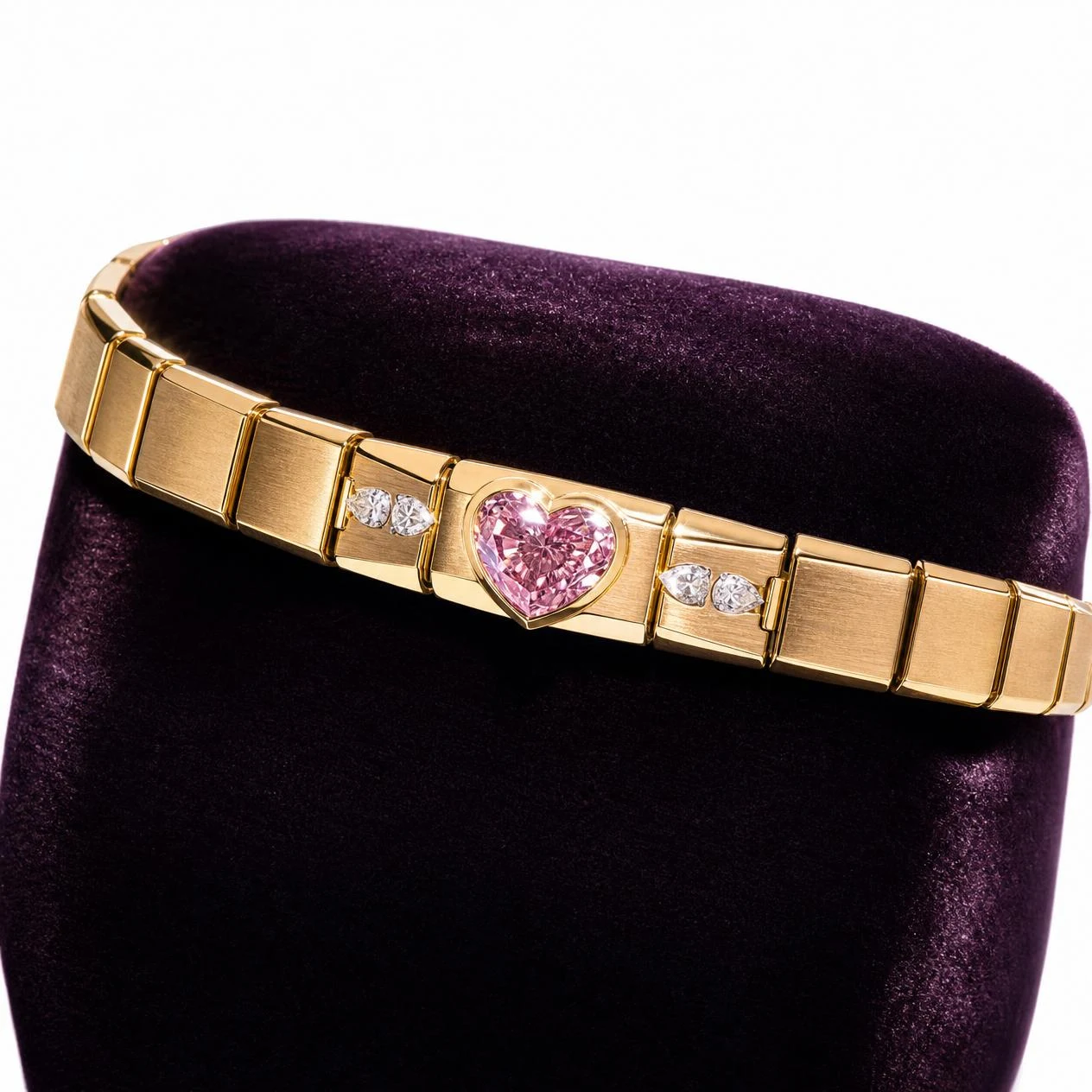 Ponente del Sud, 1.1 ct tw heart lab grown diamond men’s bracelet in 14K yellow gold (front view)