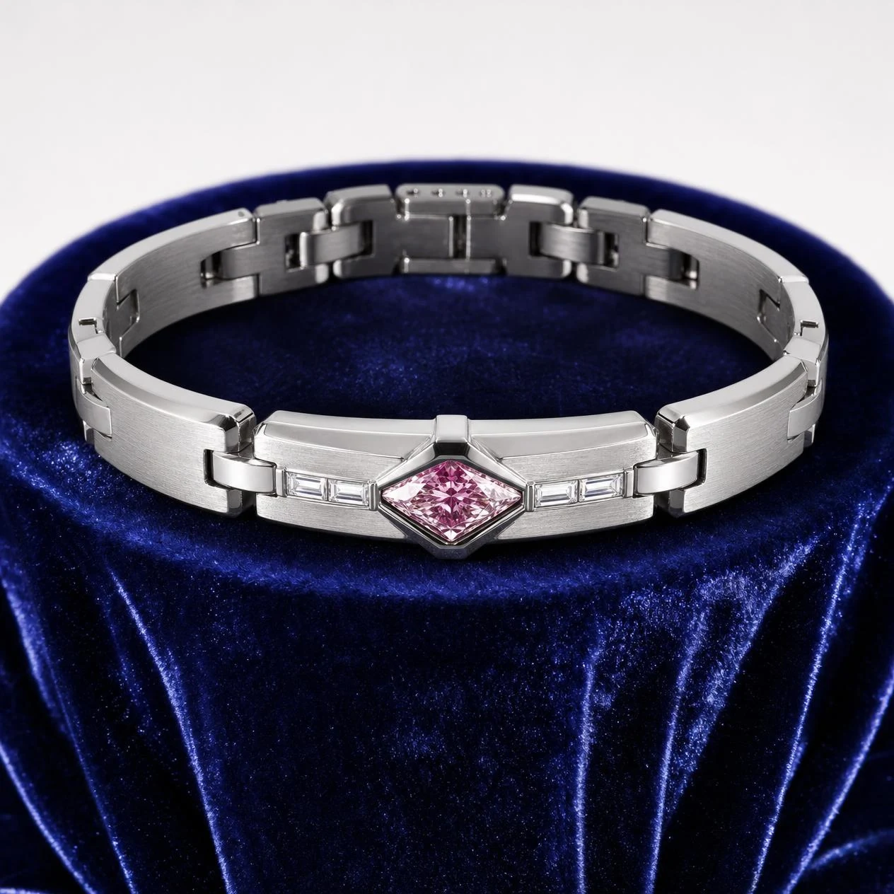 Platino Reale, 0.84 ct tw kite lab grown diamond men’s bracelet in 14K white gold (front view)