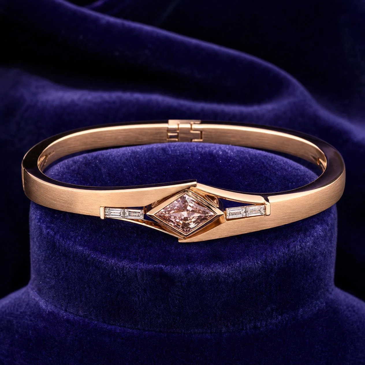 Alba Celata, 1.15 ct tw kite lab grown diamond bracelet in rose gold (front view)