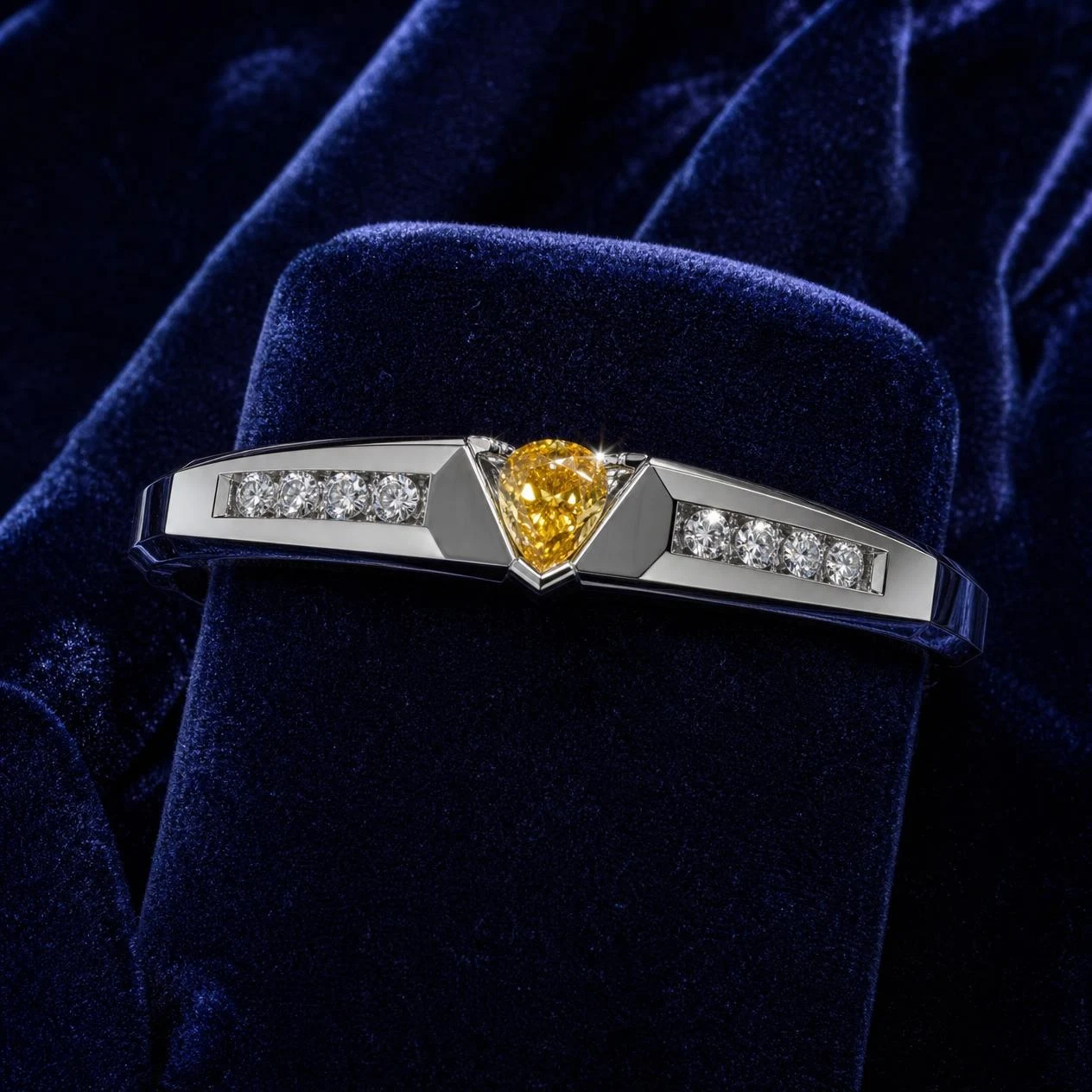 Ponente d'Ebano, 0.92 ct tw pear lab grown diamond men’s bracelet in 14K white gold (front view)