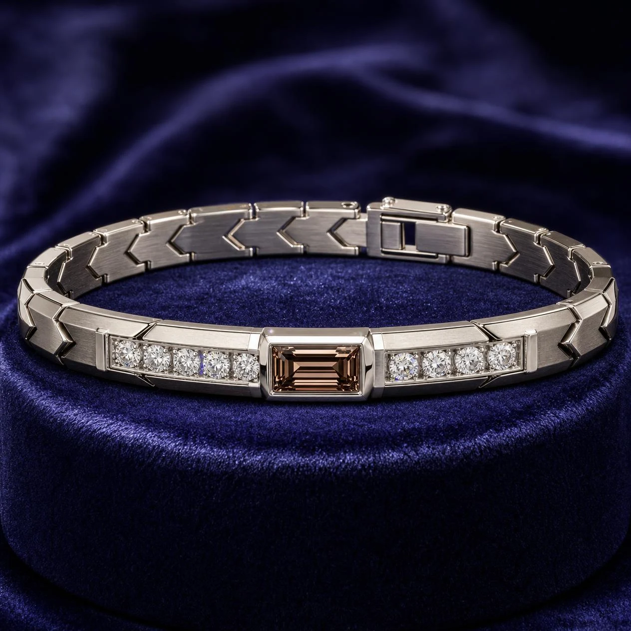 Viandante d'Acciaio, 1.35 ct tw baguette lab grown diamond men’s bracelet in 14K white gold (front view)