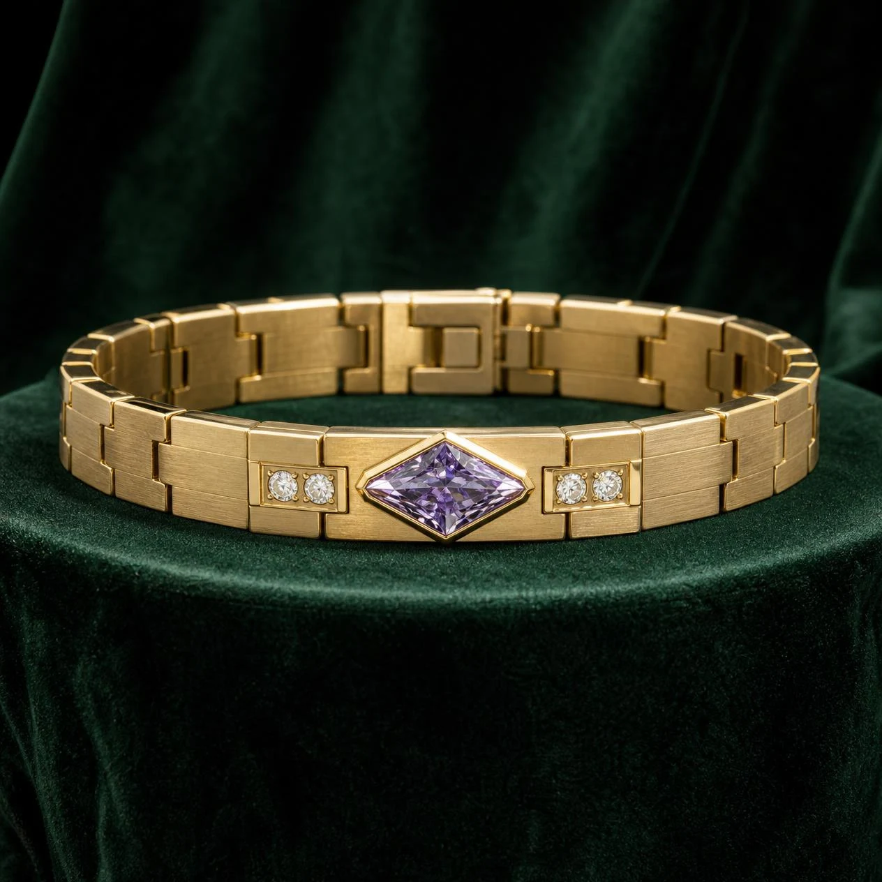 Tramonto Imperiale, 1.07 ct tw kite lab grown diamond men’s bracelet in 14K yellow gold (front view)