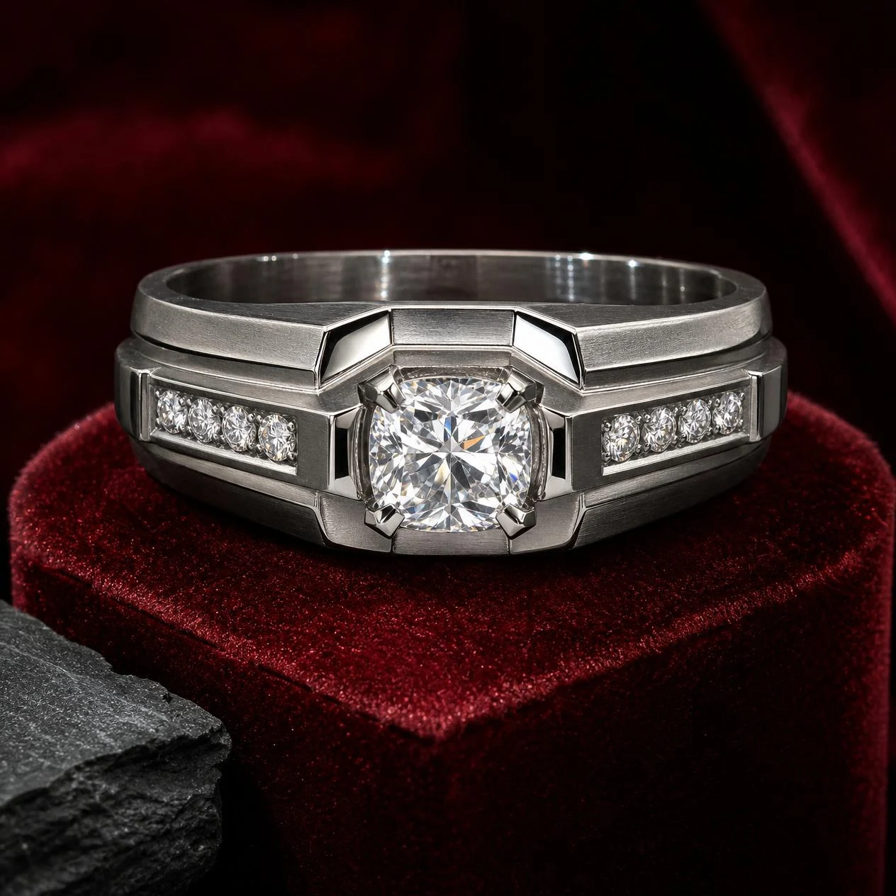 Viandante Invicto, 1.34 ct tw cushion lab grown diamond men’s ring in 14K white gold (front view)