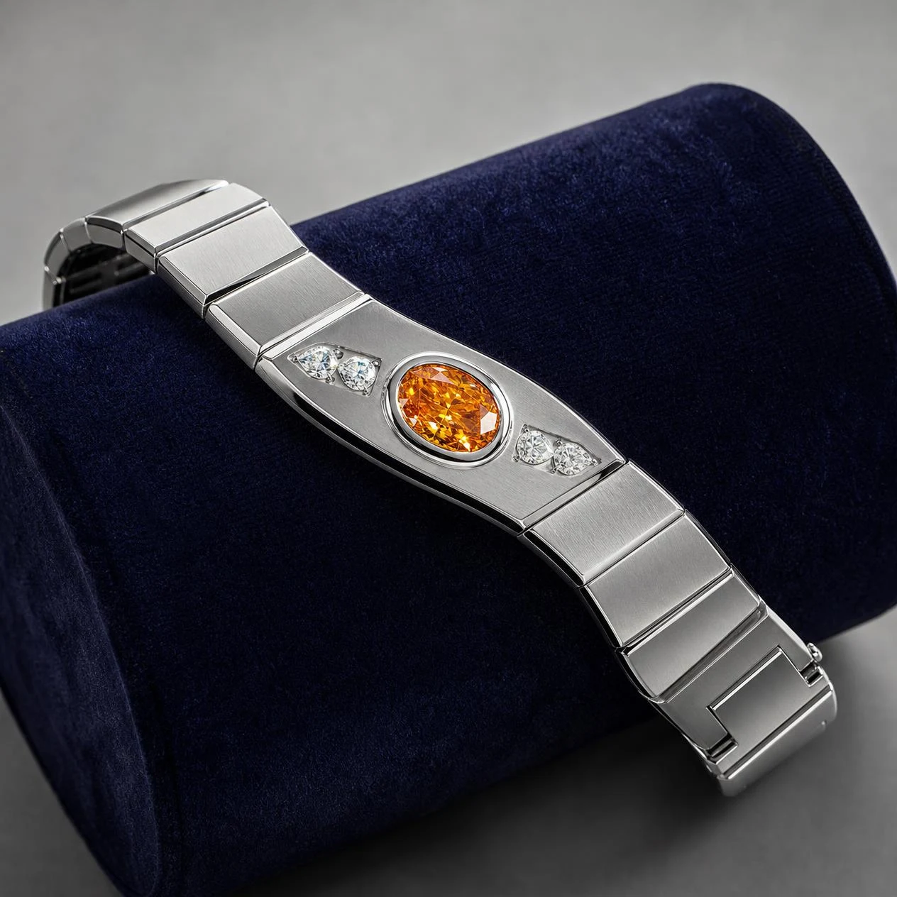 Maestrale Solenne, 0.88 ct tw oval lab grown diamond men’s bracelet in 14K white gold (front view)