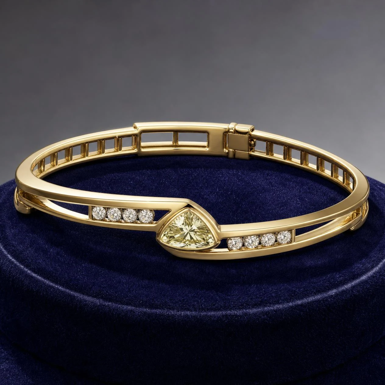 Cascata di Luna, 1.27 ct tw trillion lab grown diamond bracelet in 14K yellow gold (front view)