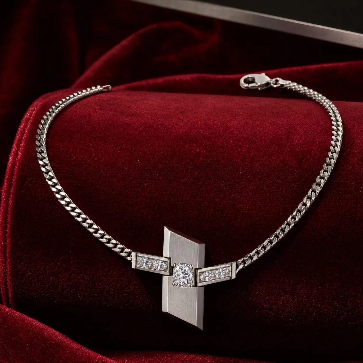 Polo d'Occidente, 0.67 ct tw cushion lab grown diamond men’s necklace in 14K white gold (front view)
