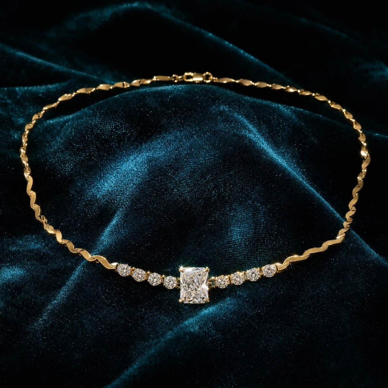 Rêve Antica, 1.3 ct tw radiant lab grown diamond necklace in 14K yellow gold (front view)
