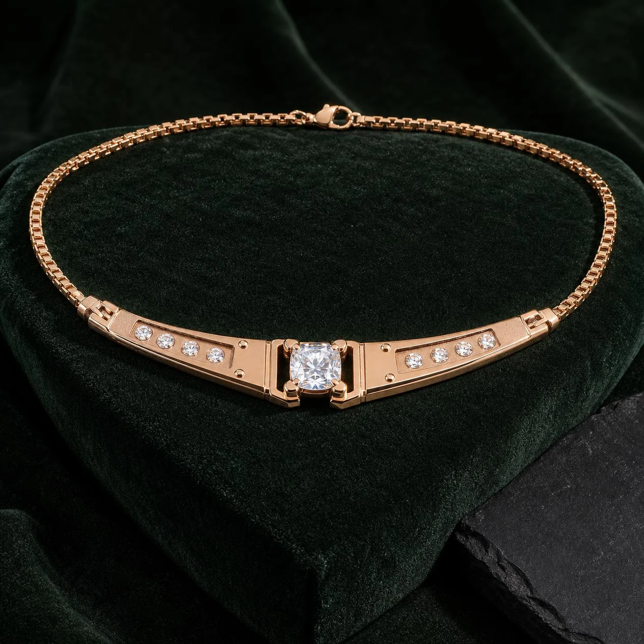 Vessillo dell'Alba, 1.34 ct tw cushion lab grown diamond men’s necklace in rose gold (front view)