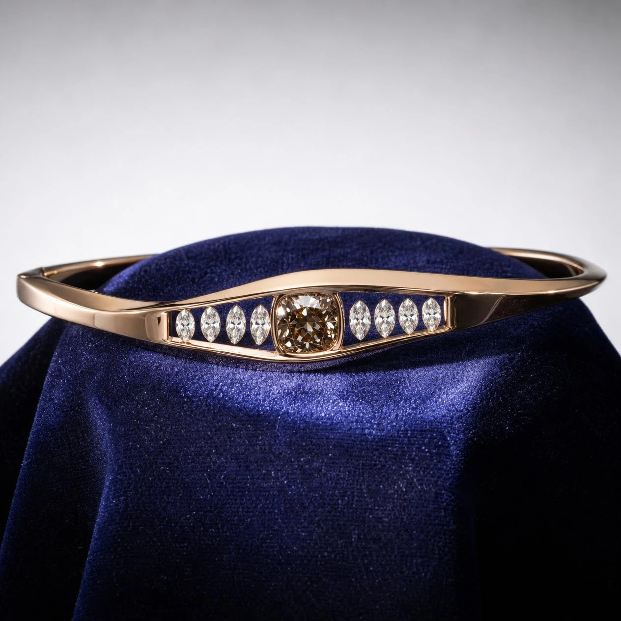 Isola Antica, 1.08 ct tw cushion lab grown diamond bracelet in rose gold (front view)