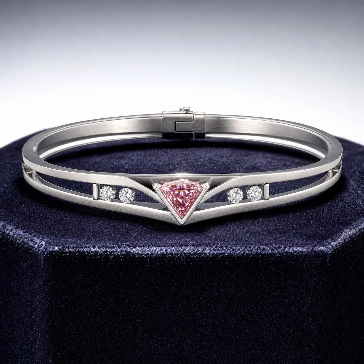 Iris de Minuit, 1.01 ct tw kite lab grown diamond bracelet in 14K white gold (front view)