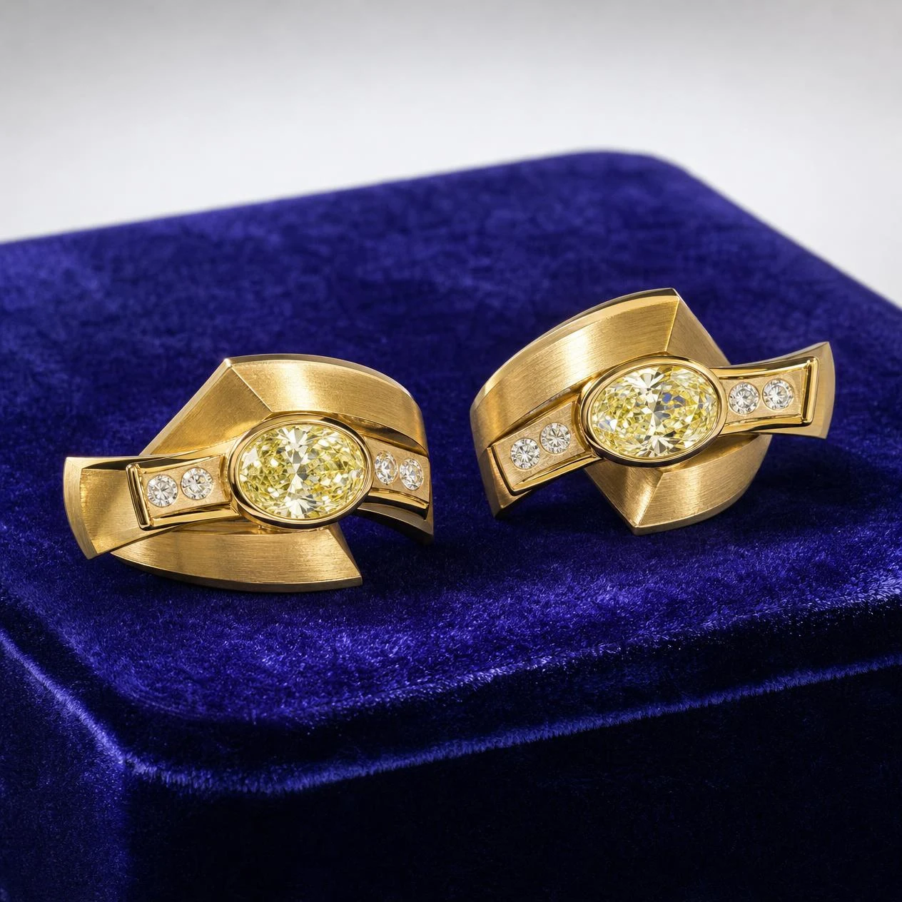 Senatore Silenzioso, 2.64 ct tw oval lab grown diamond men’s earrings in 14K yellow gold (front view)