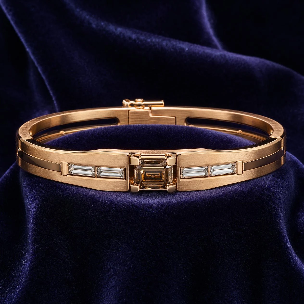 Comandante Vigile, 0.71 ct tw emerald lab grown diamond men’s bracelet in rose gold (front view)