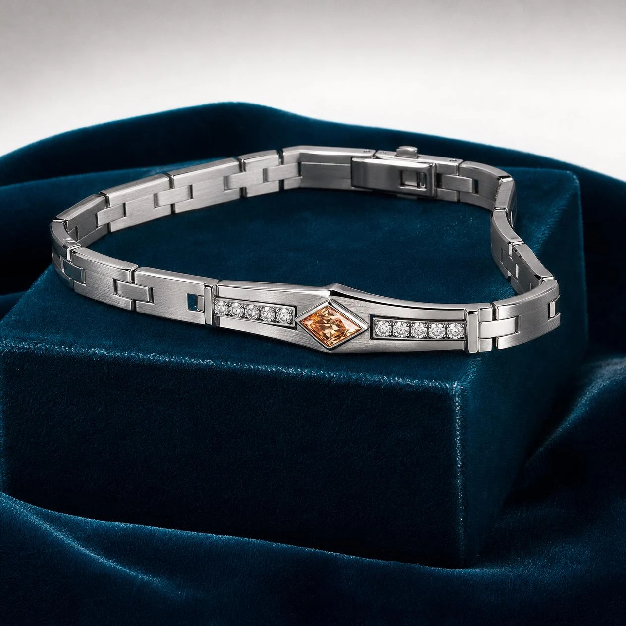 Ebano del Sud, 1.14 ct tw kite lab grown diamond men’s bracelet in 14K white gold (front view)