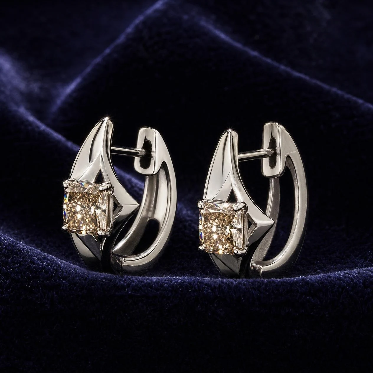Senda de Lluvia, 1 ct radiant lab grown diamond earrings in 14K white gold (front view)