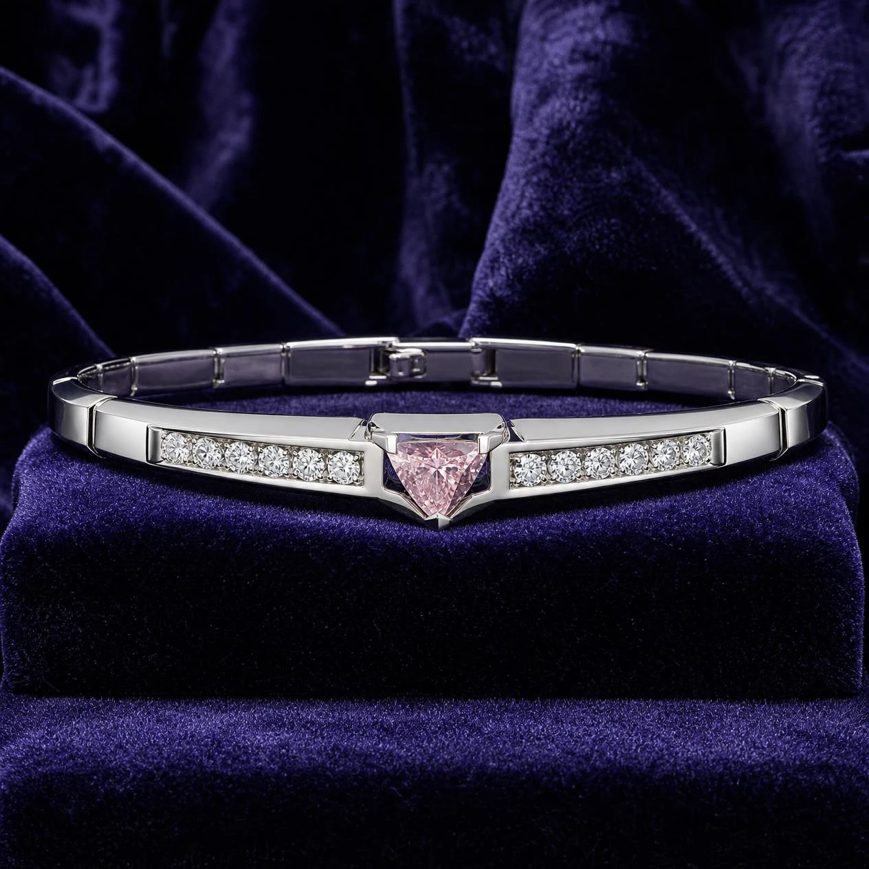 Lancia Vigile, 0.91 ct tw trillion lab grown diamond men’s bracelet in 14K white gold (front view)