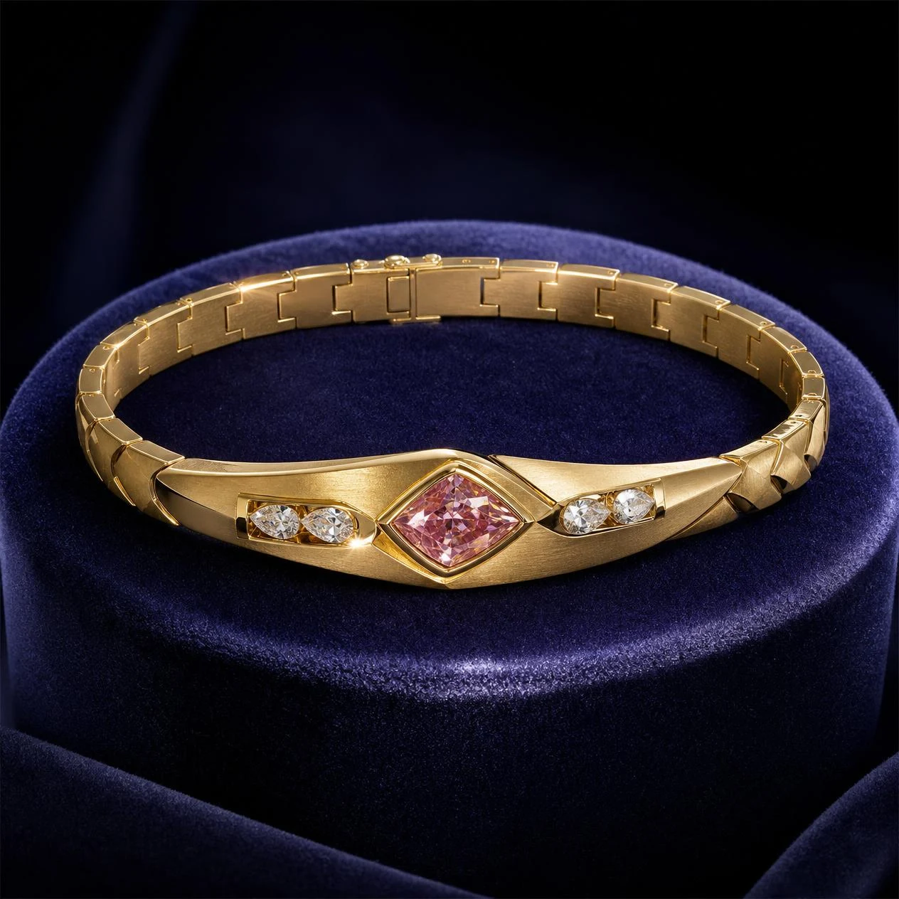 Cratere di Platino, 1.28 ct tw kite lab grown diamond men’s bracelet in 14K yellow gold (front view)