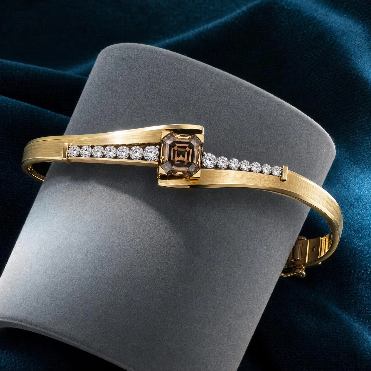 Magnolia Soave, 1.75 ct tw asscher lab grown diamond bracelet in 14K yellow gold (front view)