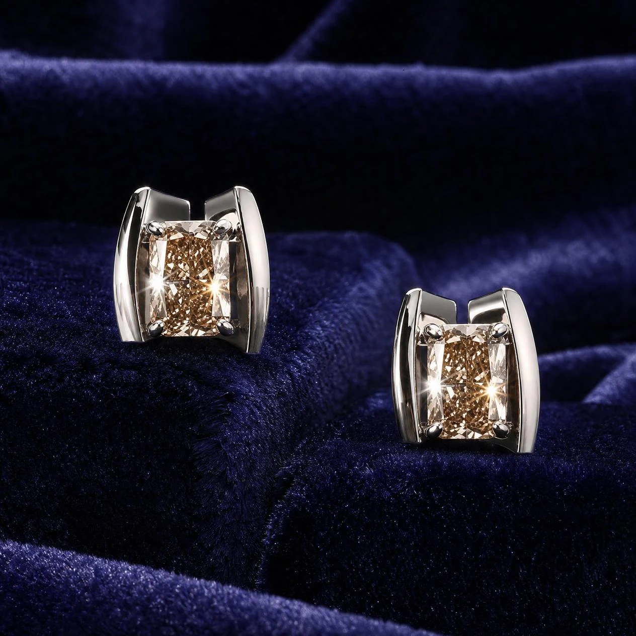 Alma Sonora, 1 ct radiant lab grown diamond earrings in 14K white gold (front view)