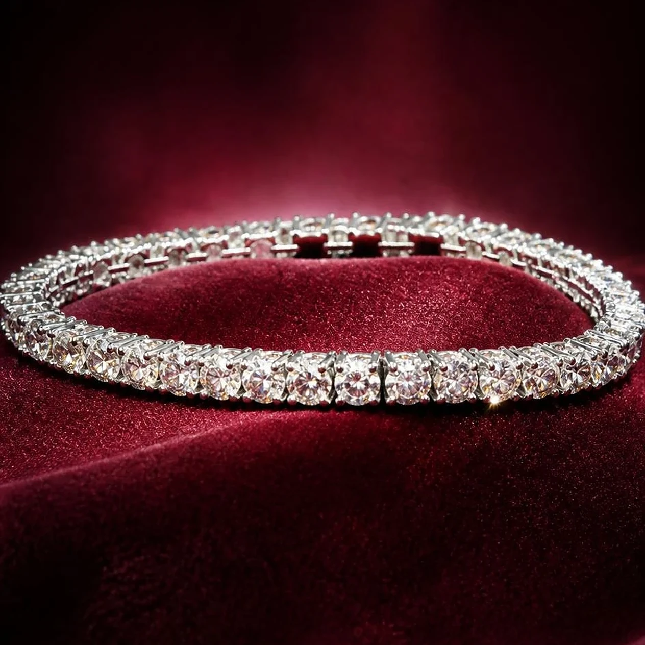 Cercle de Minuit, 12 ct round lab grown diamond bracelet in 14K gold (front view)